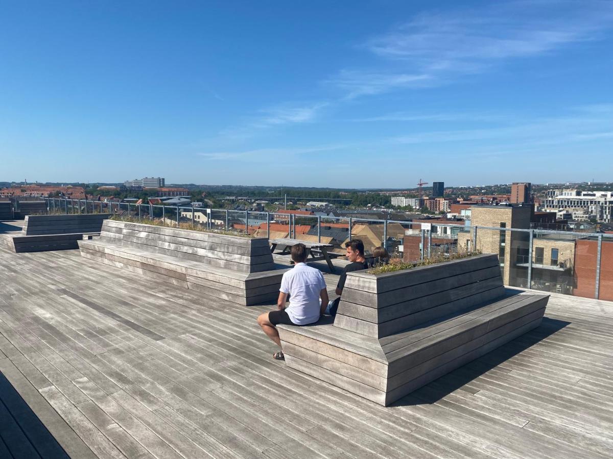 Modern Central Apt With Rooftop, Privat Balcony, & Free Parking,Next To Aarhus Attractions Exterior foto